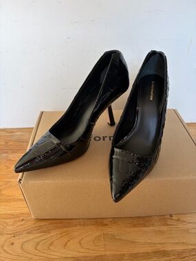 NWOT REFORMATION 
SKYLAR PUMPS